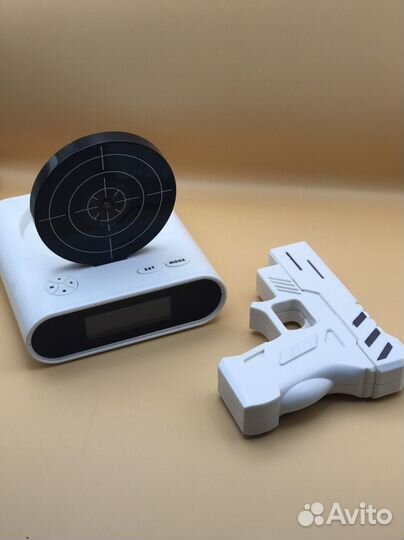 Будильник с пистолетом