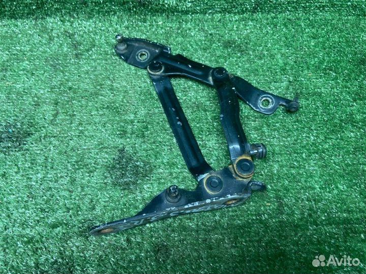 Петля багажника правая Mazda 3 BK