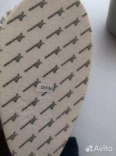 Статуэтка фарфор