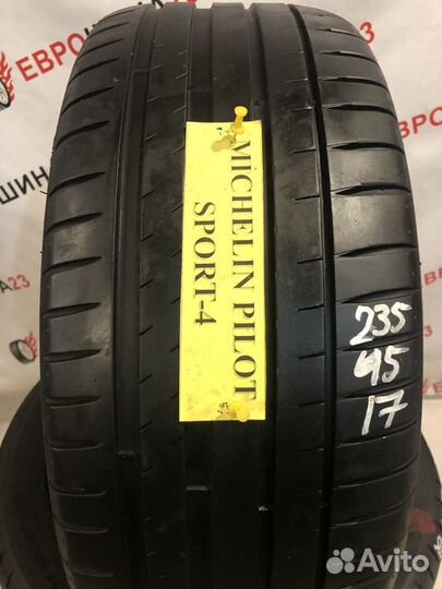 Michelin Pilot Sport 4 235/45 R17 98Y