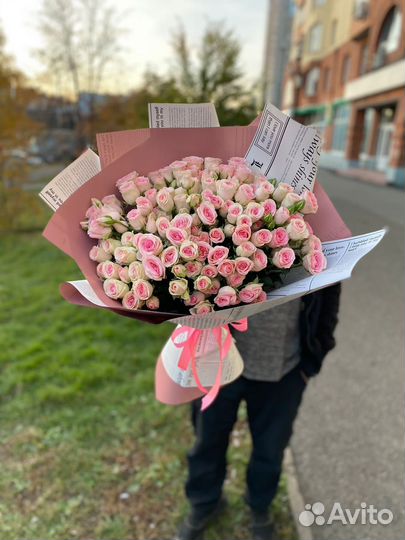 Трендовая кустовая роза в наличии