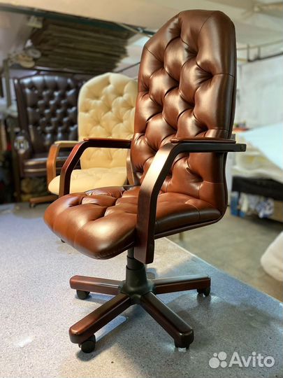 Офисное кресло в кабинет