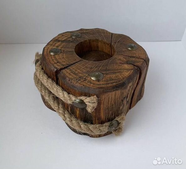 Декоративный подсвечник из дуба