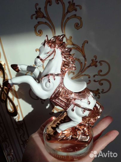 Статуэтка.Лошадь фарфор с позолотой