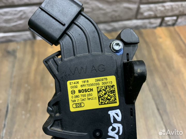 Skoda Rapid Педаль газа