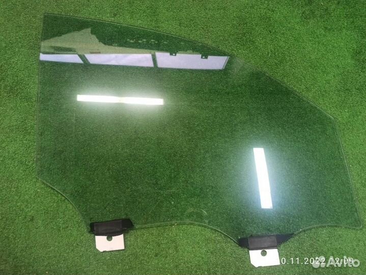 Стекло двери переднее правое Mercedes-Benz