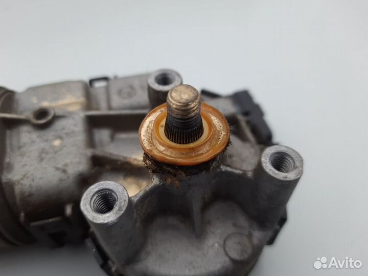 Моторчик стеклоочистителя передний Рено Логан