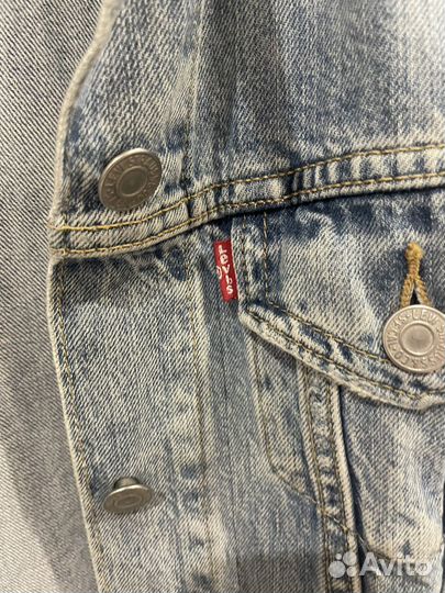Джинсовая куртка levis