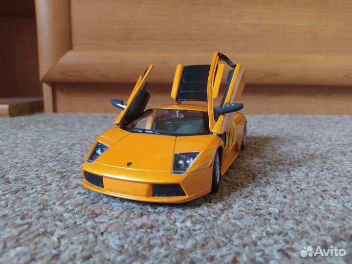 Коллекционные машинки фирма Maisto