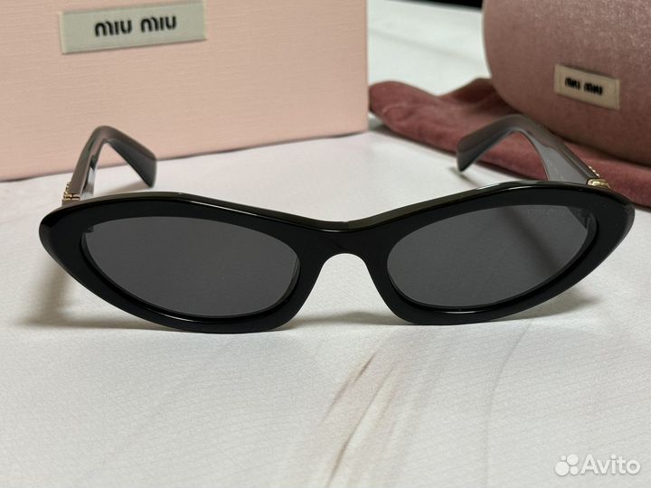 Солнечные очки Miu Miu SMU 09Y