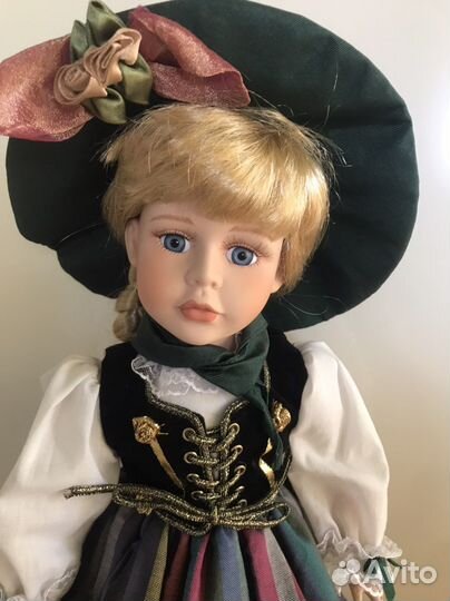 Кукла фарфоровая коллекционная