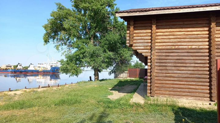 Коттедж 400 м² на участке 10 сот.