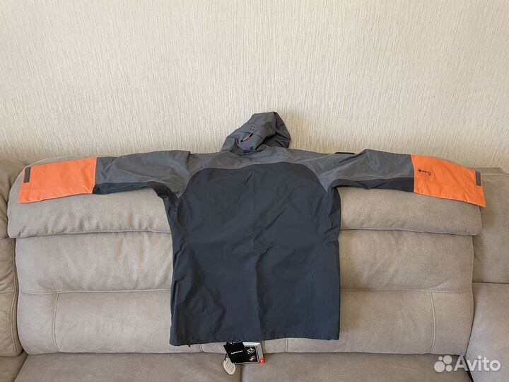 Куртка женская Peak Performance Gore-Tex 3L (L)