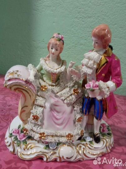 Статуэтка фарфор дама с ковалером