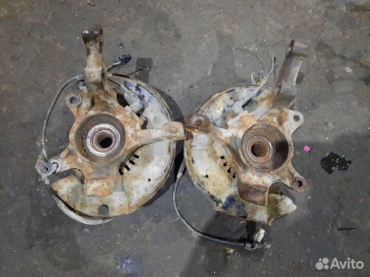 Поворотный кулакл, ступица Toyota Vitz, Platz 2000