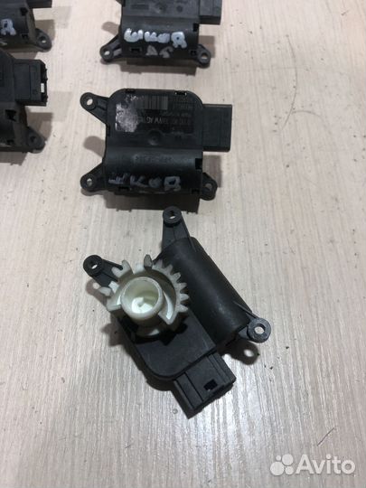 Моторчик заслонки печки Шкода Октавия А5
