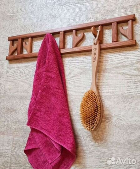 Вешалка из термо древесины