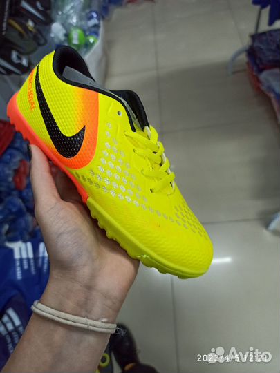 Сороконожки для футбола желтый