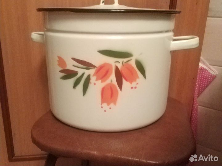 Кастрюля эмалированная