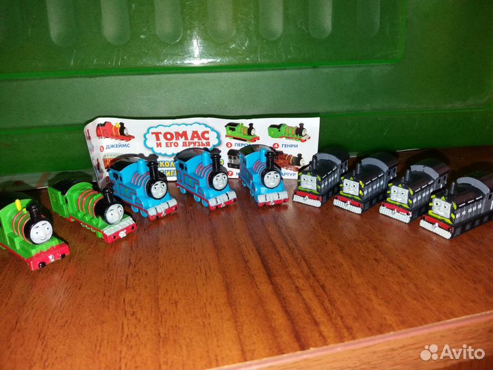 Фигурки паровозики Томас и его друзья из яиц