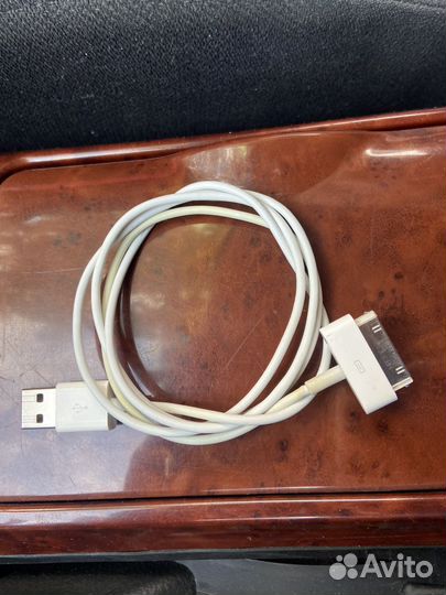 Кабель на iPhone 4