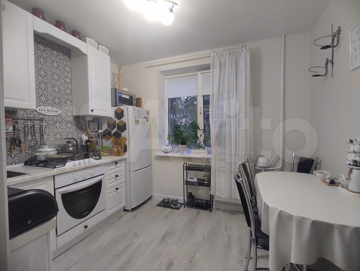 2-к. квартира, 50 м², 3/9 эт.