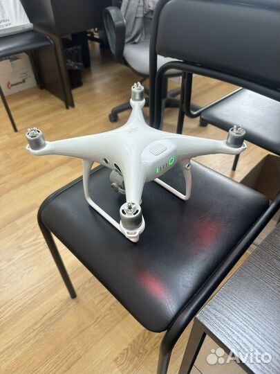 Квадрокоптер DJI Phantom 4 Pro