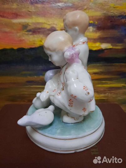 Статуэтка фарфор