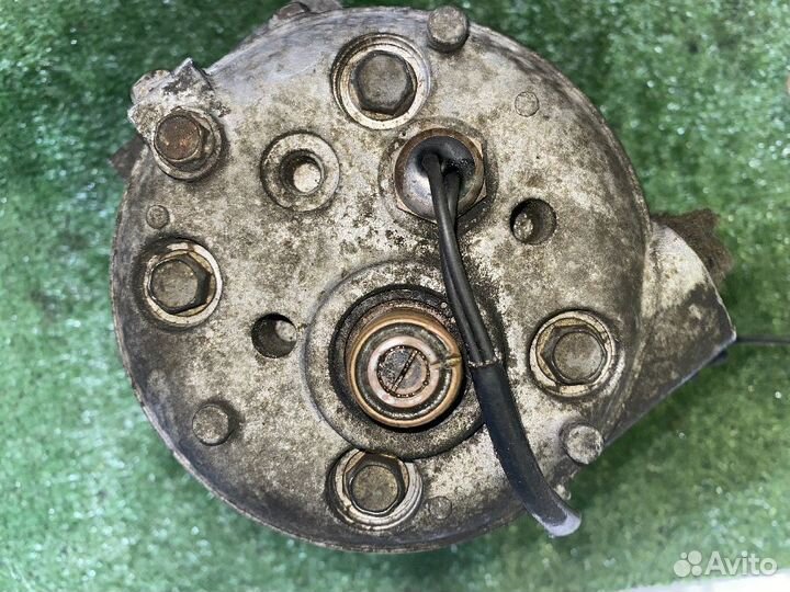 Компрессор кондиционера 4D68 Mitsubishi Chariot N3