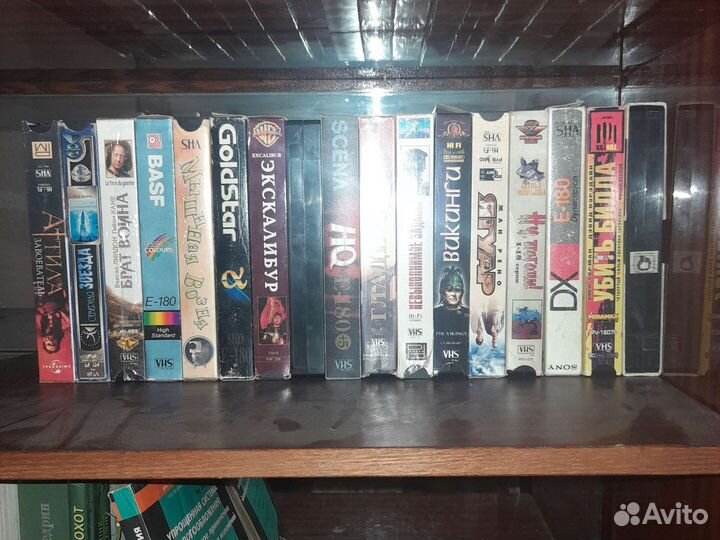 Видео кассеты с фильмами и мультфильмами