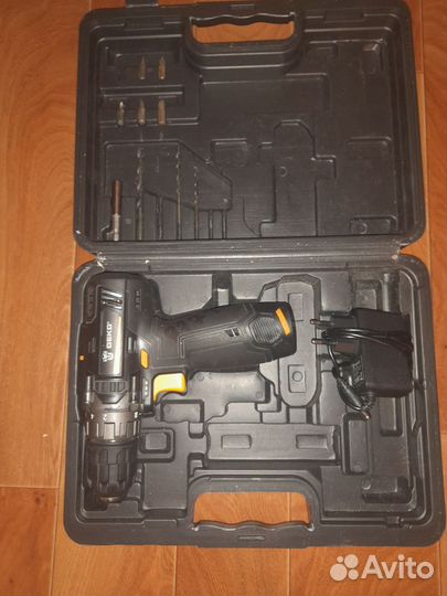 Безщеточный шуруповерт deko 12v