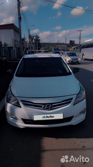 Hyundai Solaris 1.4 AT, 2015, битый, 215 300 км