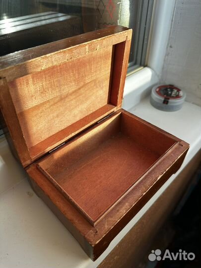 Деревянная шкатулка