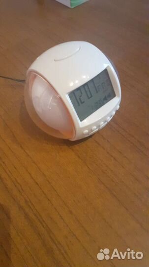 Часы с радио и будильником