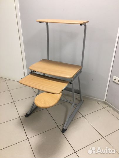 Стол для работы на компьюторе