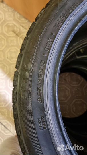 Bridgestone Blizzak VRX 245/45 R18