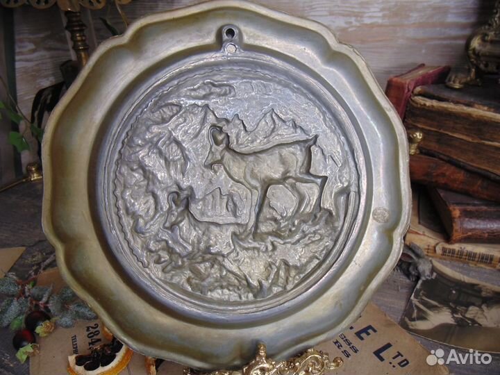 Антиквариат из Европы.Настенная тарелка.Олово
