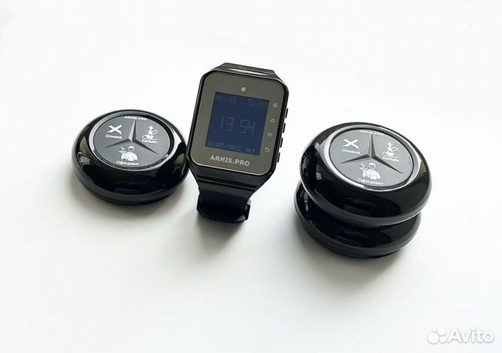 Кнопка вызова официанта с часами в кальянную