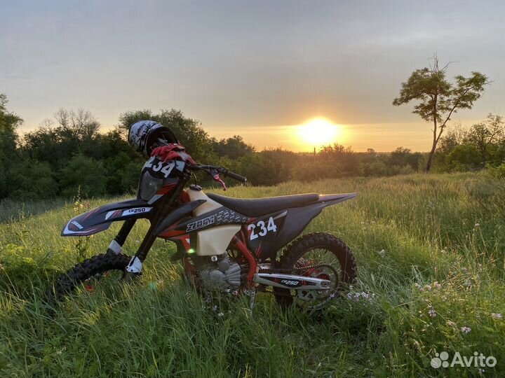 Мотоцикл zumm cb250