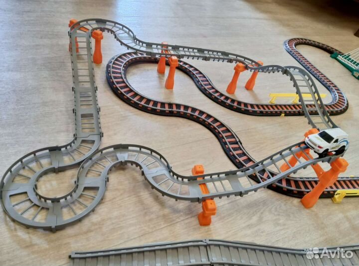 Железная дорога и автотрек со светом и звуком