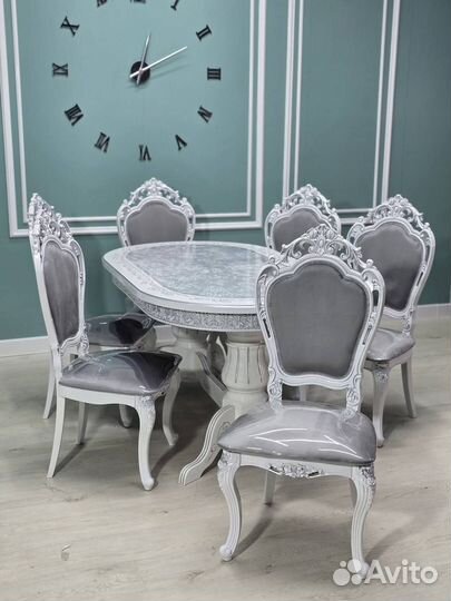 Стол и стулья