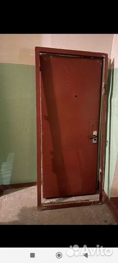 Дверь входная металлическая правая бу