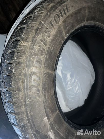 Bridgestone Blizzak Spike-01 285/60 R18 95T