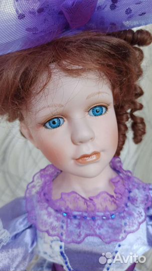 Кукла фарфоровая