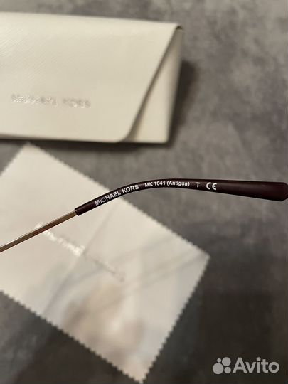 Солнцезащитные очки Michael Kors