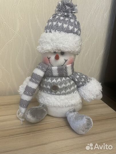 Снеговик под елку