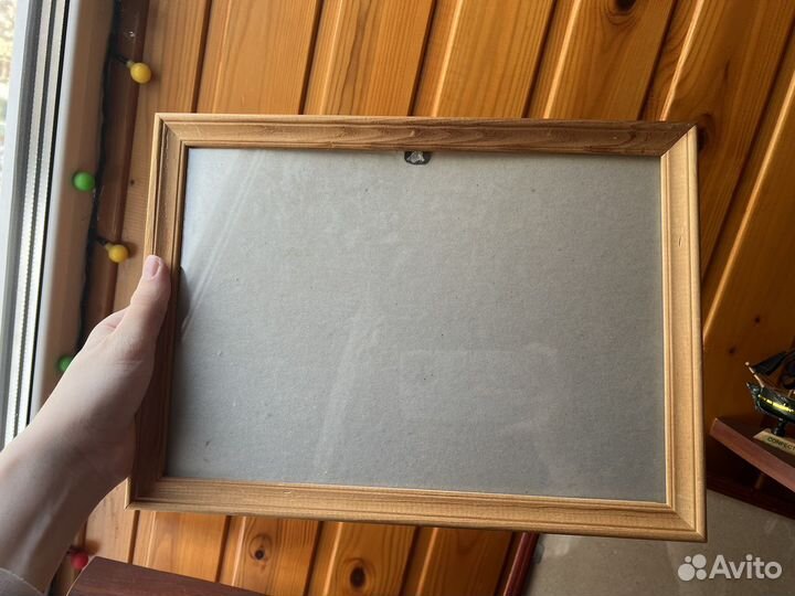 Две деревянные рамки для фото 21х29 (цена за обе)