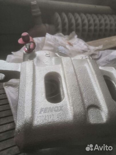 Супорт тормозной передний. Митсубиси Оутлендер