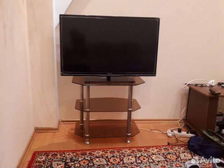 Стеклянная тумба под тв