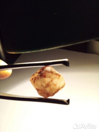 Кварц земляничный необработанный